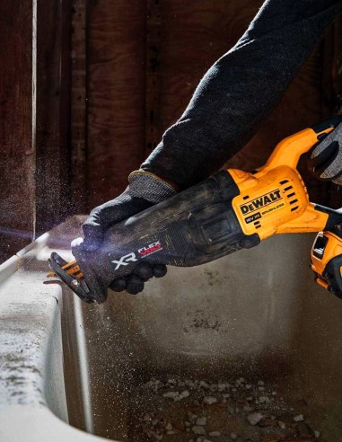 Scie Sabre DeWALT DCS386NT (Machine seule + TSTAK VI)
