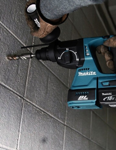 Martillo Perforador MAKITA DHR242RTJ (2 x 5,0 Ah + DC18RC +