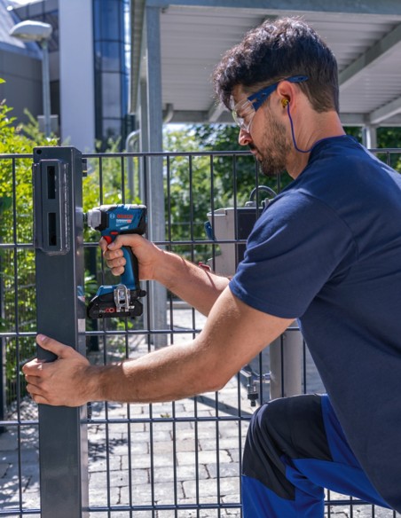 Impact Wrench BOSCH GDS 18V-330 HC (2 x 4,0 Ah ProCORE +