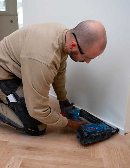 Clavadora BOSCH GNH 18V-64-2 M (Cuerpo solo)