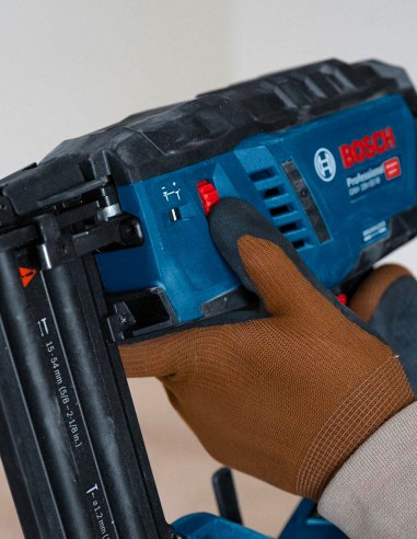 Clavadora BOSCH GNH 18V-50 M (Cuerpo solo)