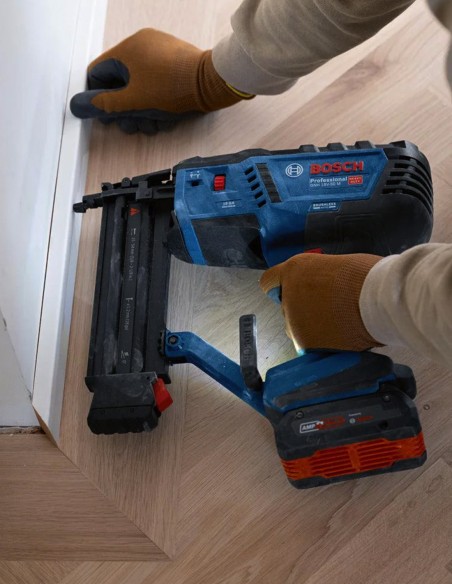 Clavadora BOSCH GNH 18V-50 M (Cuerpo solo)