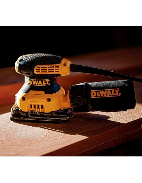 Levigatrice Orbitale DeWALT DWE6411-QS (230W)