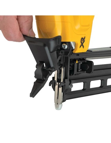 Clavadora DeWALT DCN662N (Cuerpo solo)
